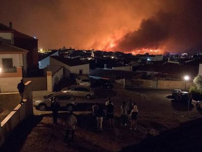 Cerca de 3.500 evacuados y 10.000 hectáreas quemadas por incendios en España - Mundo - ABC Color