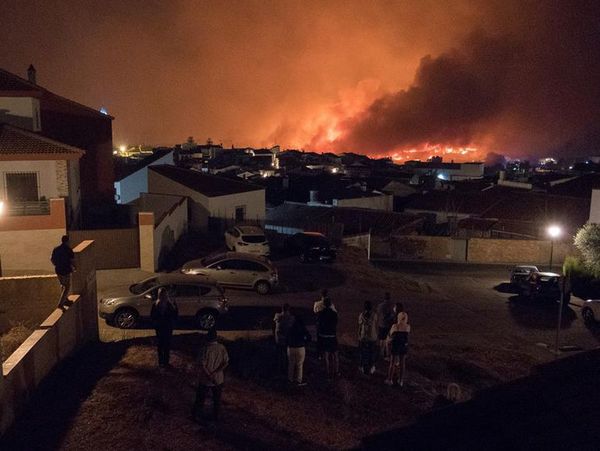 Cerca de 3.500 evacuados y 10.000 hectáreas quemadas por incendios en España  - Mundo - ABC Color