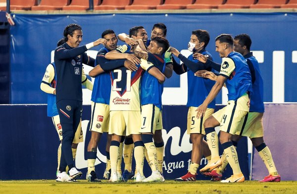 El gesto del goleador de América hacia Bruno Valdez