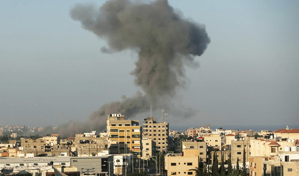 Israel ataca Gaza en respuesta a globos explosivos