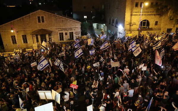 Miles protestan en Israel contra Netanyahu