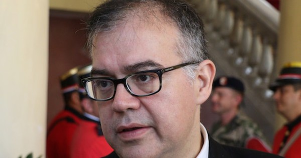 La Nación / Julio Ullón, concejal y exjefe de gabinete, confirmó que dio positivo al COVID-19