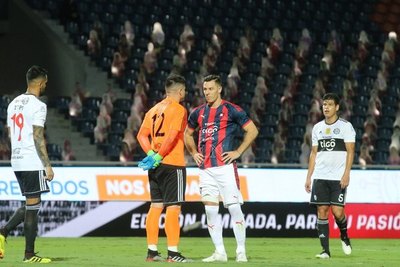 Churín ante Aguilar en clásicos: tres penales pateados y ninguno convertido
