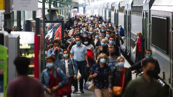 Francia endurece los protocolos de máscara