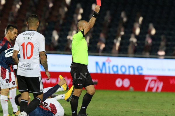 Tabaré Viudez duró apenas 14 minutos en cancha