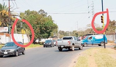Crónica / Semáforos que ndoikói son un terror en San Lo