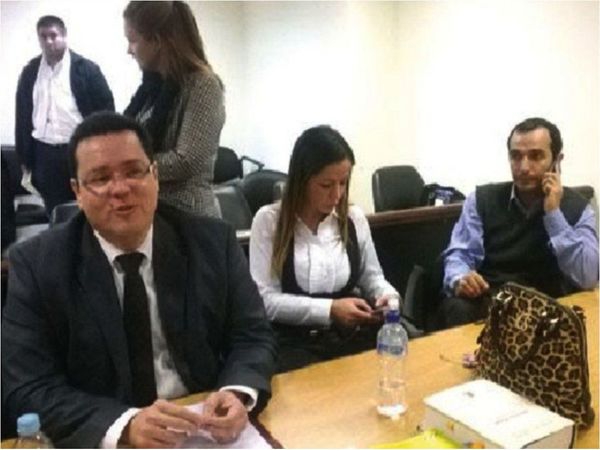 Corte cajonea hace 3 años caso documento falso, dicen