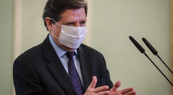 Ministro cumple 6 días de internación, sin complicaciones
