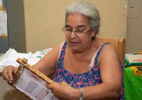 Con 66 años aprende a leer y escribir dentro del Buen Pastor | Lambaré Informativo