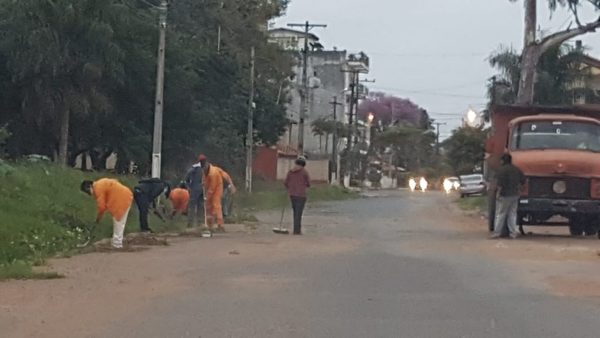 Limpian canal de agua y vertedero en zona Plaza de Aguas » San Lorenzo PY