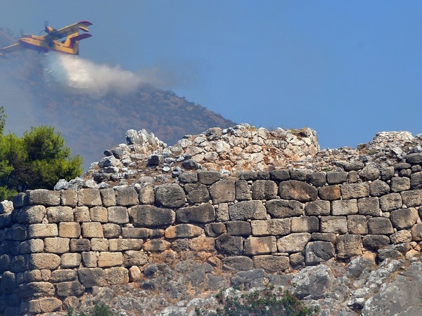 El sitio arqueológico de Micenas escapa de quedar destruido en un incendio » Ñanduti