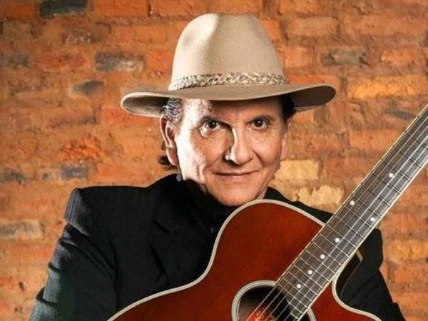 Cantante Rolando Percy internado con cuadro de Covid-19