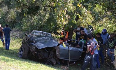 Joven sale ilesa al volcar su vehículo tras perder control frente al Country – Diario TNPRESS
