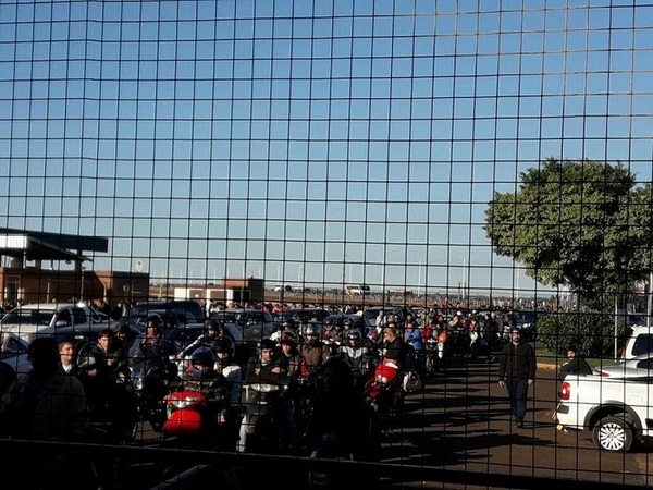 EMPLEADOS DE MIGRACIONES APOYAN LA POSTURA DEL GOBERNADOR HERRERA AHUAD DE MANTENER CERRADAS LAS FRONTERAS