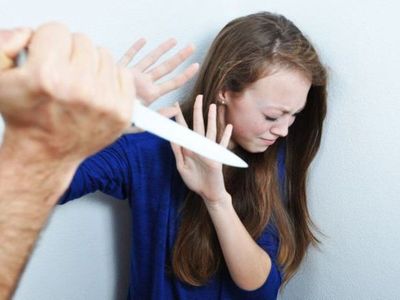 Presunto intento de feminicidio: mujer recibió un corte en la cabeza con machetillo