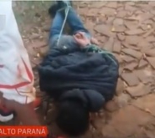 Justicia por mano propia: Vecinos capturan a presunto motochorro - Paraguay.com