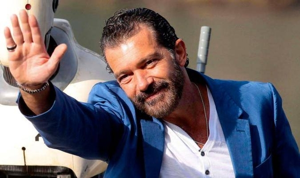 HOY / Antonio Banderas prepara ya un nuevo musical "de gran envergadura"