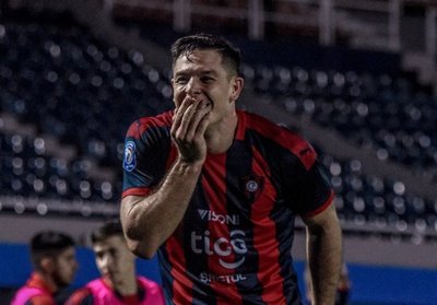Diego Churín anota el gol para aplaudir