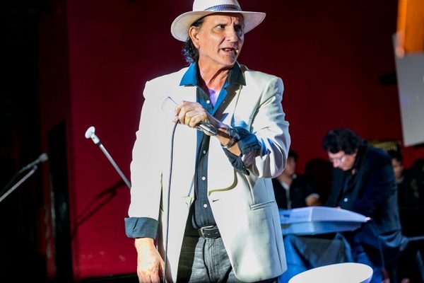 El cantante Rolando Percy se encuentra internado por Covid · Radio Monumental 1080 AM
