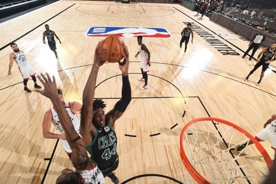 Los Celtics arrancan firmes las semifinales de la Conferencia Este de la NBA