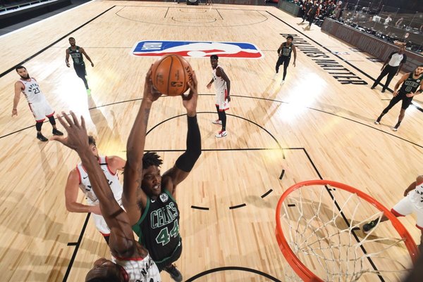 Los Celtics arrancan firmes las semifinales de la Conferencia Este de la NBA