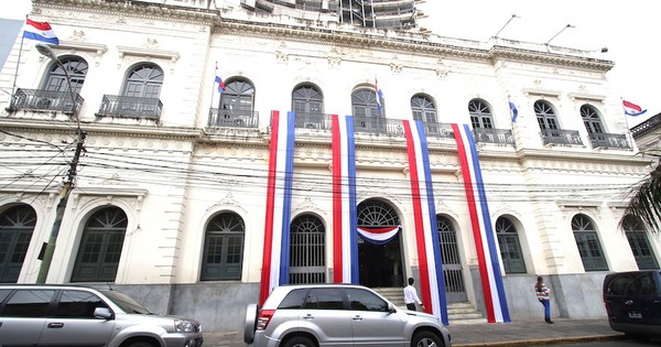 La Nación / Cancillería informa primer caso de COVID-19 en personal local