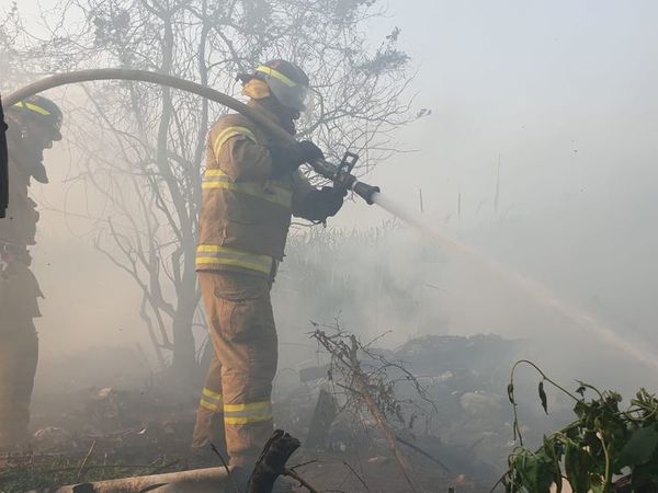 Incendio de “gran magnitud” en zona de Cateura - Nacionales - ABC Color