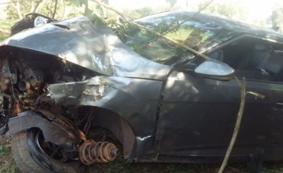 Mujer vuelca con su vehículo tras perder el control en la Ruta PY 07