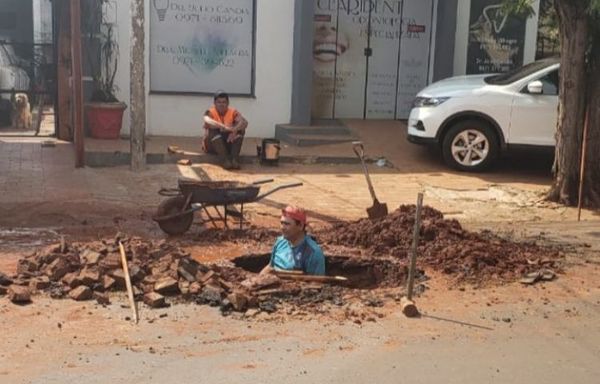 Pérdida de agua y Essap sigue rompiendo asfalto en zona céntrica de Pedro Juan Caballero