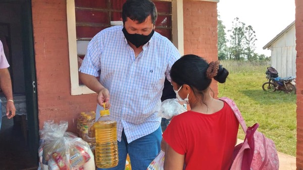 MUNICIPALIDAD DE ALTO VERÁ ENTREGÓ KITS DE ALIMENTOS A FAMILIAS DE ESCOLARES