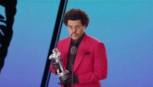 HOY / El "Blinding Lights" de The Weeknd, nombrado mejor vídeo del año en los VMA