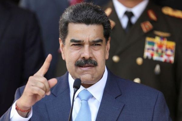 Presidente de Venezuela indulta a un centenar de políticos y activistas
