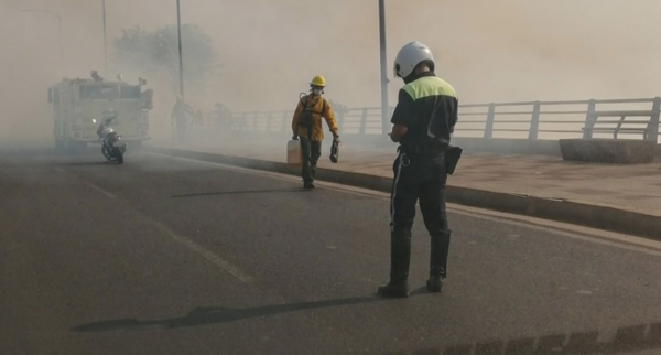 HOY / Queman en zona de Costanera porque creen que serán desalojados