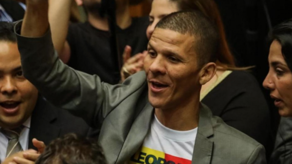 HOY / Régimen chavista libera presos políticos