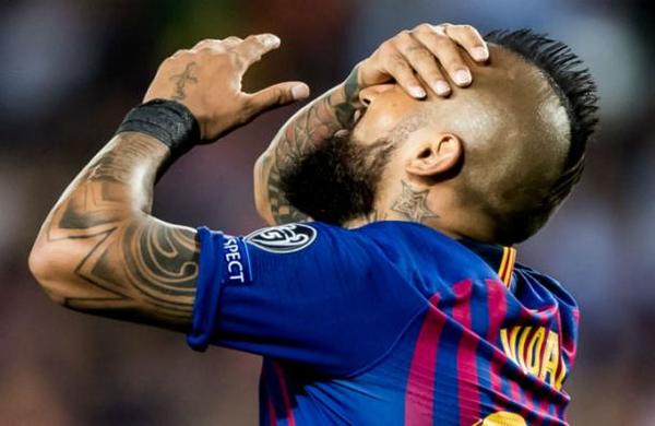 Periodista español destroza a Arturo Vidal: 'Es tan torpe que se ataca a sí mismo' - C9N