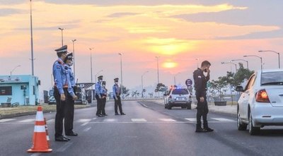 Crónica / Polis aprehendieron a 26 farristas “rova’atã”
