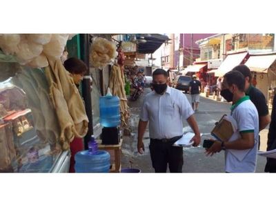 Notifican a comerciantes por arrojar basura a la calle en  mercado de CDE