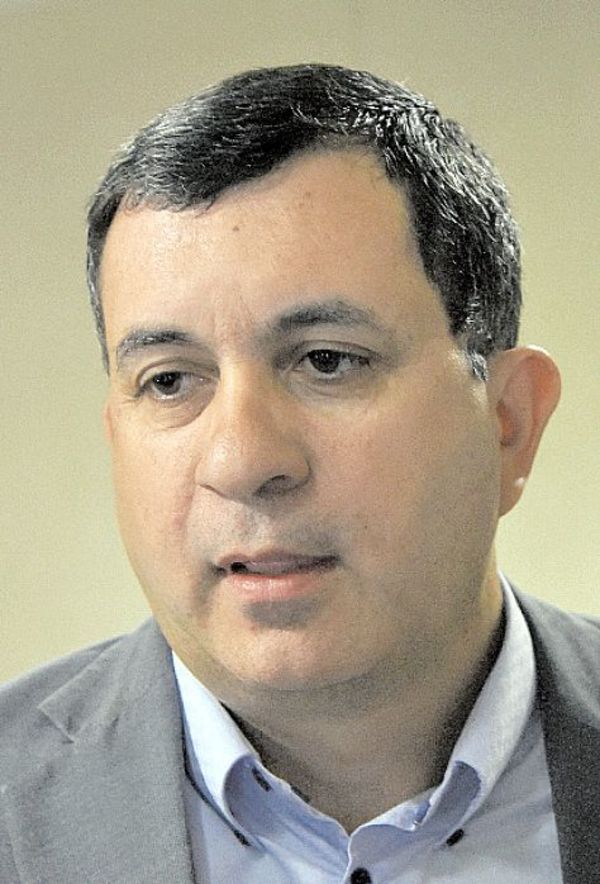 Senador espera austeridad y recorte de gastos superfluos - Nacionales - ABC Color