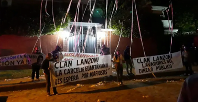 Escrachan a Bacchetta por supuestamente frenar investigación al clan Lanzoni - Noticiero Paraguay