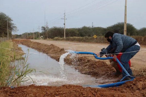Loma Plata celebra la llegada del agua potable tras varios años de espera