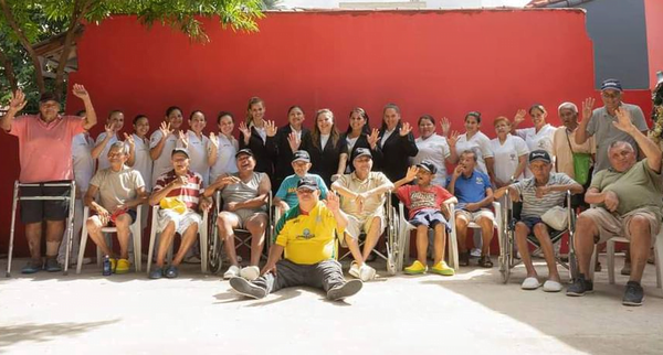 Abuelitos con Covid-19 no son asistidos por el Ministerio de Salud - Noticiero Paraguay