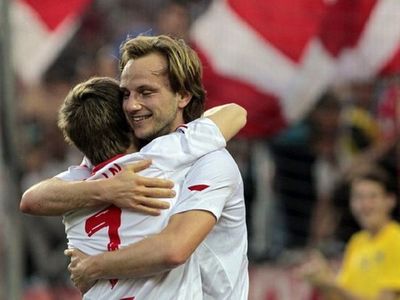 Rakitic vuelve al Sevilla y firma un contrato hasta 2024