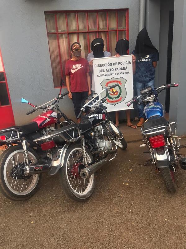 Cuatro jóvenes detenidos por conducir motos sin ninguna documentación en Santa Rita