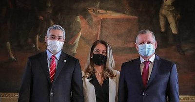 La Nación / Moisés Santiago Bertoni juró como nuevo ministro de Agricultura y Ganadería