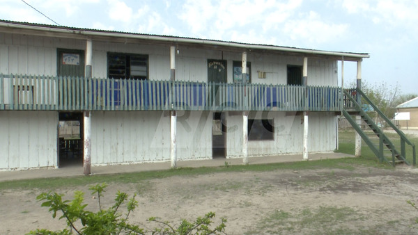 Dos caras de la moneda en la educación de Bahía Negra