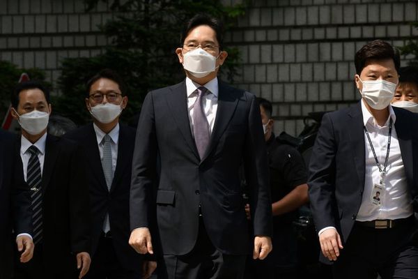 Incertidumbre en Samsung tras ser imputado el heredero del imperio surcoreano - Tecnología - ABC Color