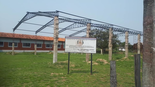 Reclaman obra inconclusa de tinglado financiada por la Gobernación de Alto Paraguay