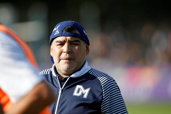 Maradona entrena a Gimnasia por primera vez desde la vuelta a las prácticas » Ñanduti