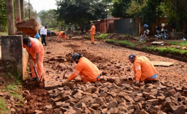 Municipalidad de CDE continúa la reparación de empedrados