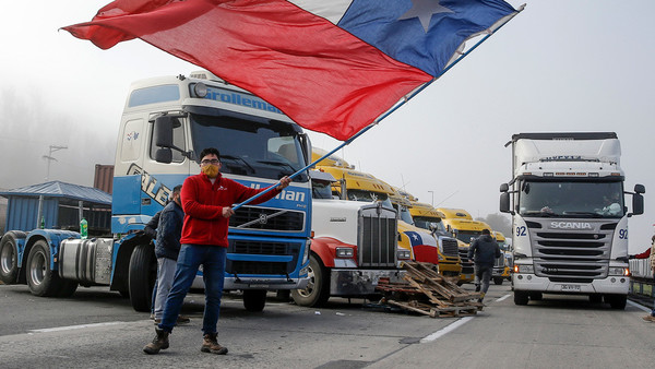 Del 'Todos somos camioneros' a 'Camioneros, vergüenza nacional': la protesta que divide a Chile
